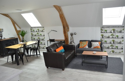 Josnes Apartamento | Gîte de Style Industriel 75m² Pour Couchage de 4 Personnes Linge Fourni
