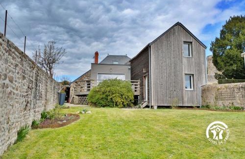 Sainte-Suzanne-and-Chammes Casa | Gîte des cinq tours
