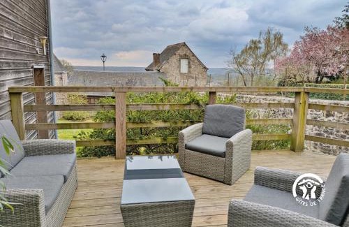 Sainte-Suzanne-and-Chammes Casa | Gîte des cinq tours