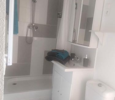 Riom Apartamento | Gîte des hirondelles