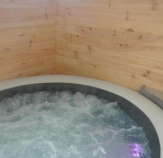 Buisson Apartamento | GÎTE du SERRE de BOUDRE CLIMATISÉ, SPA PERMANENT