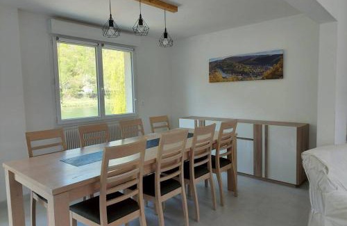 Montherme Casa | Gîte en bord de Meuse