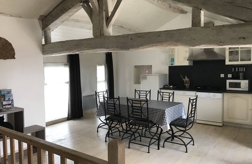 Aiguillon Casa | Gîte en Pierre au Coeur D'un Domaine Touristique