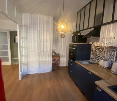 Bourg-Saint-Andeol Apartamento | Gîte en RDC 72m2 - 2 chbres - Box Vélos - Parking