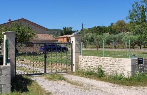 Saint-Christol-Les-Ales Apartamento | Gîte et piscine l'écrin aux oliviers en Cévennes