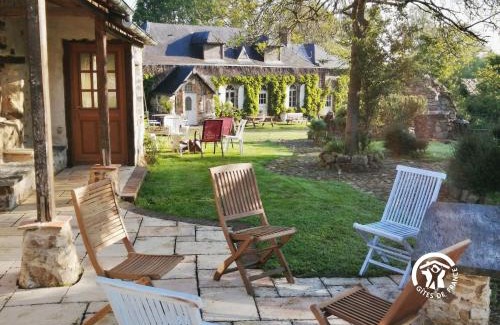 Gennes-sur-Glaize Casa | Gîte familial avec piscine couverte, animaux et grand jardin, tout inclus, jusqu'à 11 pers - FR-1-600-234