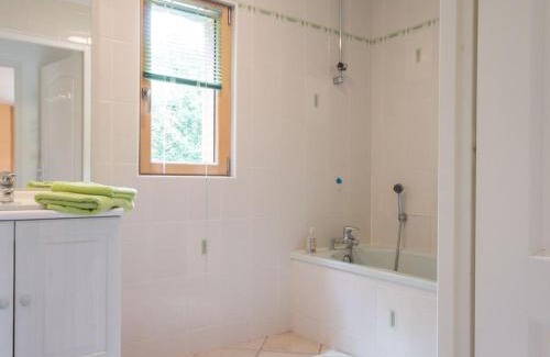 Vertou Casa | Gîte familial en forêt avec jardin clos, à 15 km de Nantes, équipements complets pour un séjour idéal - FR-1-306-807