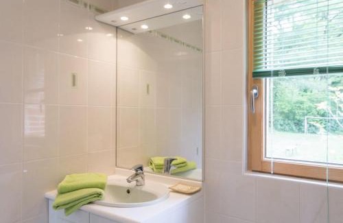 Vertou Casa | Gîte familial en forêt avec jardin clos, à 15 km de Nantes, équipements complets pour un séjour idéal - FR-1-306-807