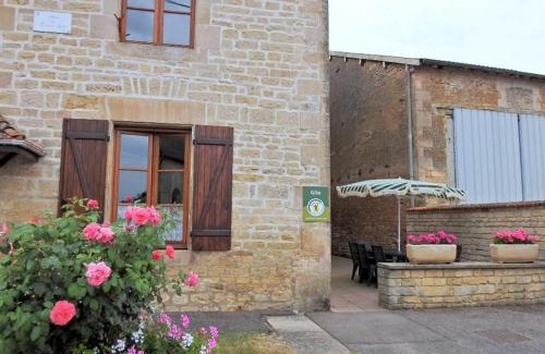 Ferriere-et-Lafolie Casa | Gîte familial avec cour et terrain clos au cœur de Ferrière-et-Lafolie, proche Mairie et autoroute A5. - FR-1-611-3
