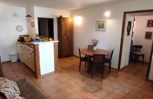 Entrechaux Apartamento | Gîte Genévrier, in Provence.
