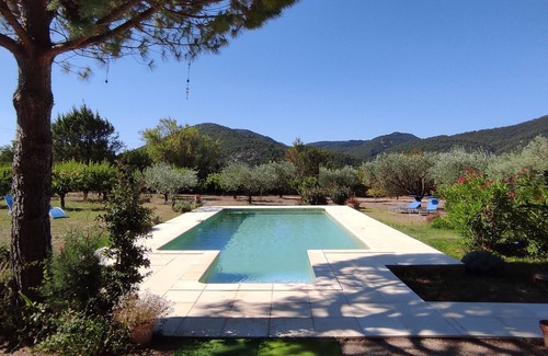 Entrechaux Apartamento | Gîte Genévrier, in Provence.