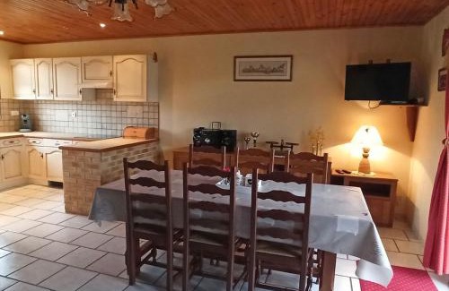 Fontenoy-le-Chateau Casa | Gîte idéal pour cure thermale, proche port de plaisance, terrasse et grand terrain. - FR-1-589-69