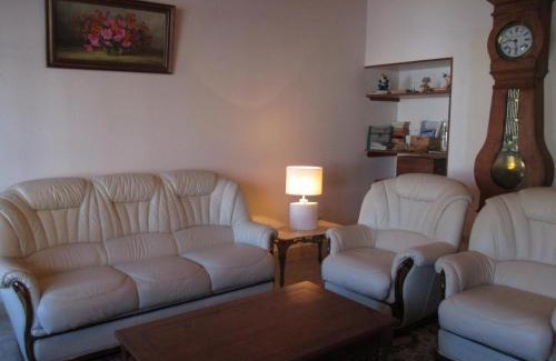 Huriel Casa | Gîte Indépendant avec Cour Close, WiFi et Chauffage Compris – Proche Montluçon et Néris-les-Bains - FR-1-489-27