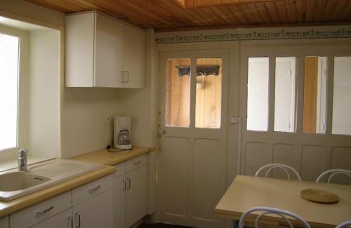 Huriel Casa | Gîte Indépendant avec Cour Close, WiFi et Chauffage Compris – Proche Montluçon et Néris-les-Bains - FR-1-489-27