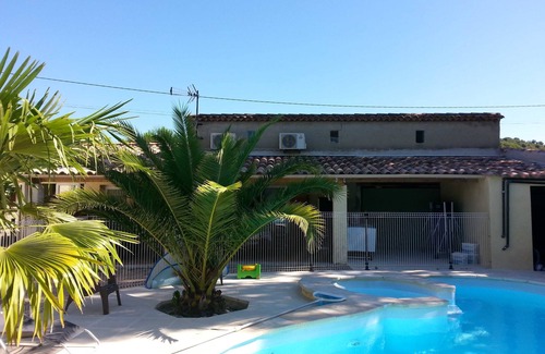 Vallon-Pont-d'Arc Casa | Gîte l'Amandier. Swimming pool, air conditioning in Vallon Pont d'Arc