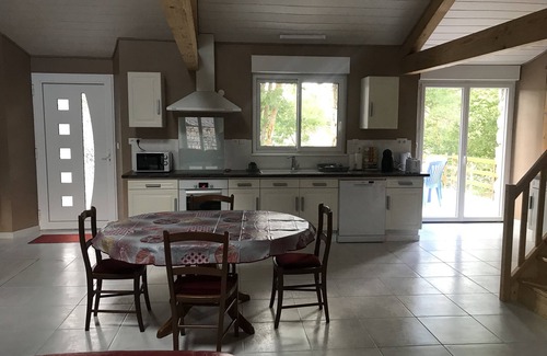 Rocles Otro | Gîte la Ferme de Palhères Oubliez vos Soucis Dans ce Logement Spacieux et Serein