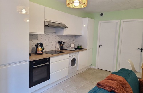 Chateau-Verdun Apartamento | Gîte la Rivière, Aston valley, resort shuttle, close to shops