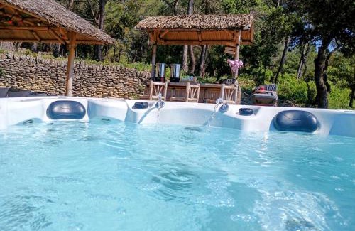 Saumane-de-Vaucluse Casa | Gîte Lavande jardin 33 hectares piscine Spa Sauna au cœur de Provence