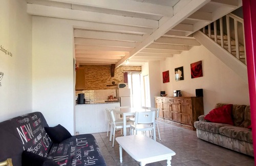 Fajoles Apartamento | Gîte "Le coquelicot" (full accommodation). Les prinquieres.