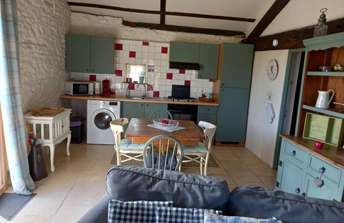 Le Vieux-Cerier Casa | Gîte Les fauvettes, 2 persons, quiet location