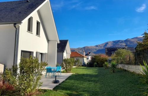 Argeles Gazost Casa | Gîte les lys Fleurs des Pyrénées