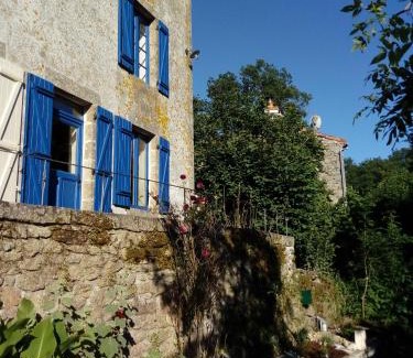 Treize-Vents Casa | Gîte les Pieds dans l'eau 10 min du Puy du Fo