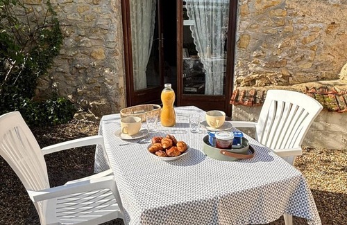 Doue-en-Anjou Casa | Gîte les Roses sleeps 2/4
