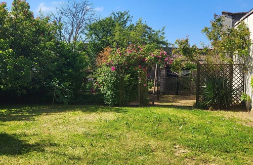 Doue-en-Anjou Casa | Gîte les Roses sleeps 2/4