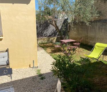 Aubignan Apartamento | Gîte Lou Sabaï au pied des dentelles de Montmirail, piscine partagée