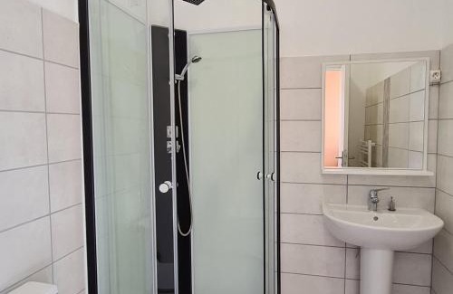 Lacroix-sur-Meuse Apartamento | Gîte lumineux 2-4 pers. avec terrasse et restaurant sur place - FR-1-585-92