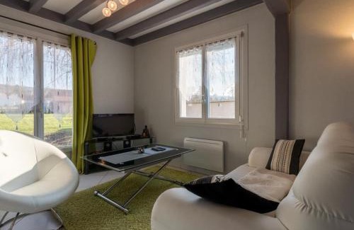 Gy Casa | Gîte lumineux au cœur des Monts de Gy - FR-1-583-481