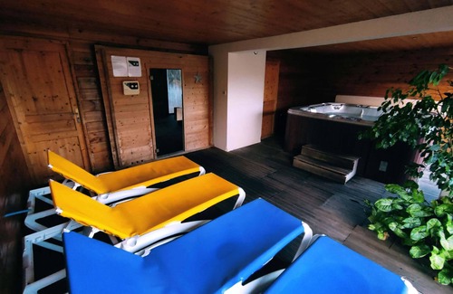 Dommartin-les-Remiremont Apartamento | Gîte dans chalet Mélina-Vista a la Montana-Apartamento-Familiar-Baño con ducha