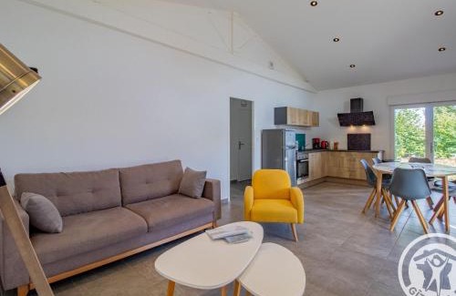 La Renaudiere Casa | Gîte Moderne et Confortable Proche Cholet, Nantes et Puy du Fou, avec Terrasse et Près d'un Étang - FR-1-622-43