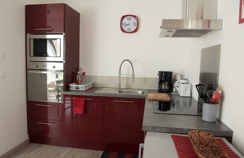 Trevieres Cabaña | Pomme Rouge-Gîte-Baño en la habitacion-Vista al Jardín