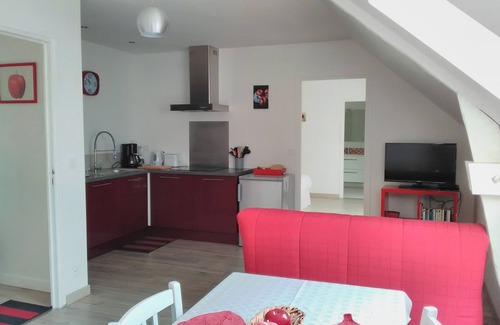 Trevieres Cabaña | Pomme Rouge-Gîte-Baño en la habitacion-Vista al Jardín