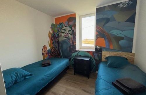 Montaigu-le-Blin Casa | Gîte Pop Art Coloré, 6 pers, Proche Vichy - FR-1-489-519