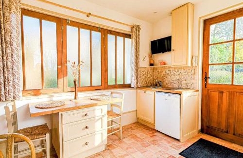 Sable-sur-Sarthe Casa | Gîte rénové au bord de la Sarthe, calme et parking privé - FR-1-410-460