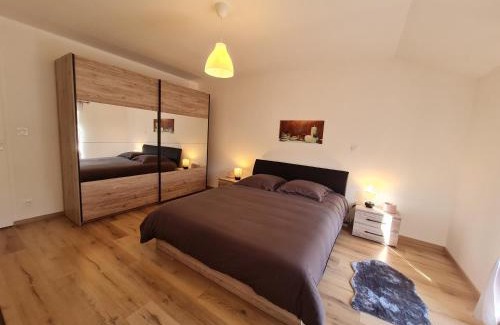 Montmedy Casa | Gîte rénové au calme avec jardin, proche sites historiques de Montmédy et commerces - FR-1-585-78