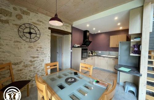 Bourneau Casa | Gîte rénové avec jardin et terrasse près de Thiré, festival de musique baroque, idéal pour familles - FR-1-426-538