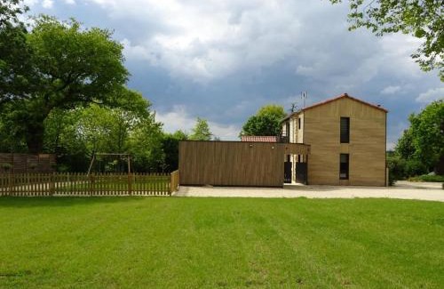 Bourneau Casa | Gîte rénové avec jardin et terrasse près de Thiré, festival de musique baroque, idéal pour familles - FR-1-426-538