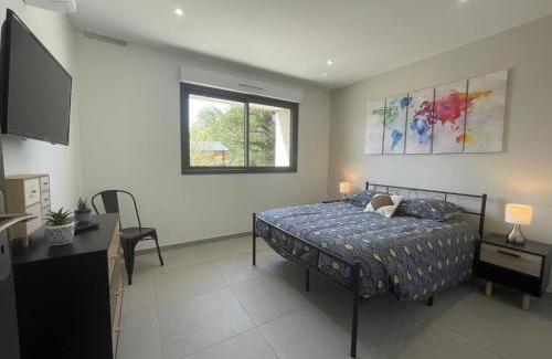 Couzon Casa | Gîte rénové avec piscine chauffée couverte, climatisation, proche randonnées et attractions locales - FR-1-489-471