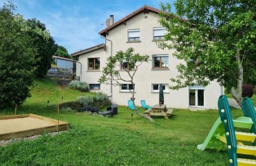 La Versanne Casa | Gîte rénové avec Wi-Fi, jardin et animaux acceptés à La Versanne - FR-1-496-369