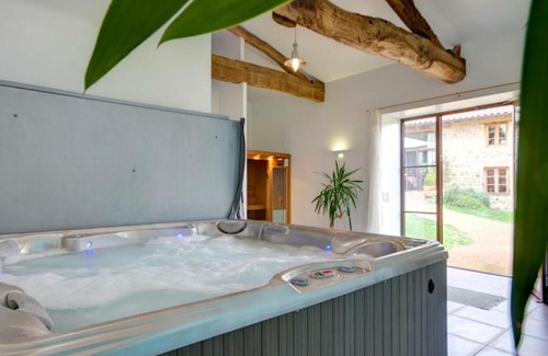 Saint-Just-la-Pendue Casa | Gîte Saint-Just-la-Pendue, 5 pièces, 8 personnes - FR-1-496-50