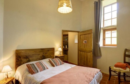 Saint-Just-la-Pendue Casa | Gîte Saint-Just-la-Pendue, 5 pièces, 8 personnes - FR-1-496-50