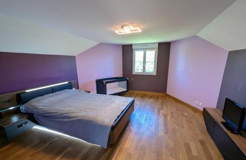 Fretigney-et-Velloreille Casa | Gîte spacieux à Fretigney avec jardin et billard, idéal pour 8 pers. - FR-1-583-507
