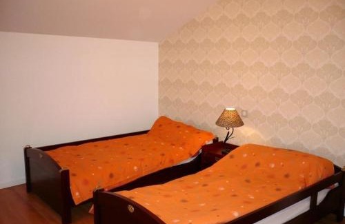 Chirassimont Casa | Gîte spacieux avec 6 chambres, cheminée et terrain de pétanque en pleine campagne - FR-1-496-65