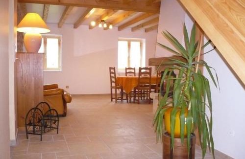 Chirassimont Casa | Gîte spacieux avec 6 chambres, cheminée et terrain de pétanque en pleine campagne - FR-1-496-65
