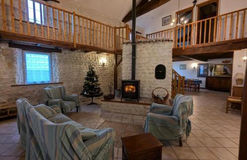 Angeduc Casa | Gîte spacieux avec piscine chauffée, jardin, WIFI et animaux admis - FR-1-653-273