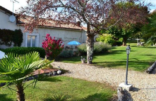 Angeduc Casa | Gîte spacieux avec piscine chauffée, jardin, WIFI et animaux admis - FR-1-653-273