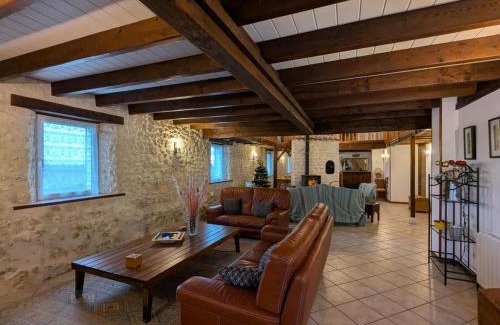 Angeduc Casa | Gîte spacieux avec piscine chauffée, jardin, WIFI et animaux admis - FR-1-653-273
